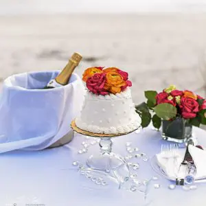 Festlicher Tisch am Strand in Florida