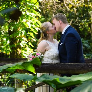 Elopement wedding Orlando photo of couple kissing