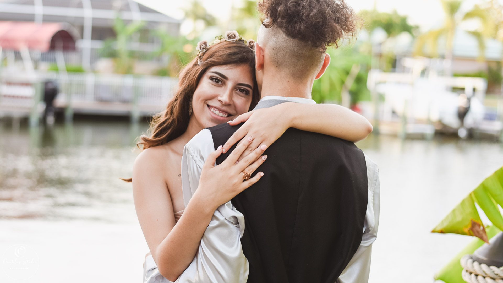 Photo showing guest couple at the waters edge