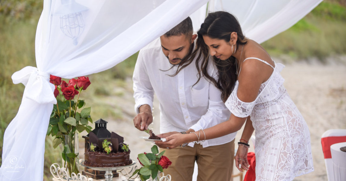 Photo showing cake cutting at marriage proposal in Fort Lauderdale