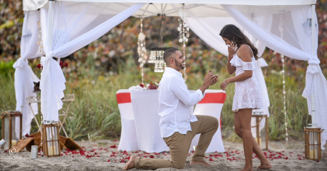 Man proposing in Fort Lauderdale beach