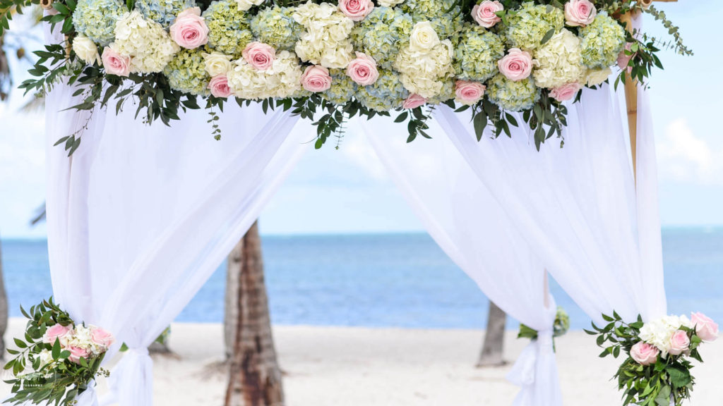 Floral Design for wedding in Florida photo of wedding arch with fresh flowers