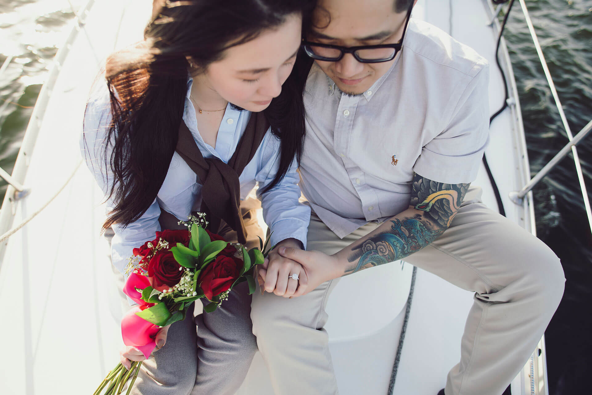 Photo shows a marriage proposal on a sailboat in Tampa Bay